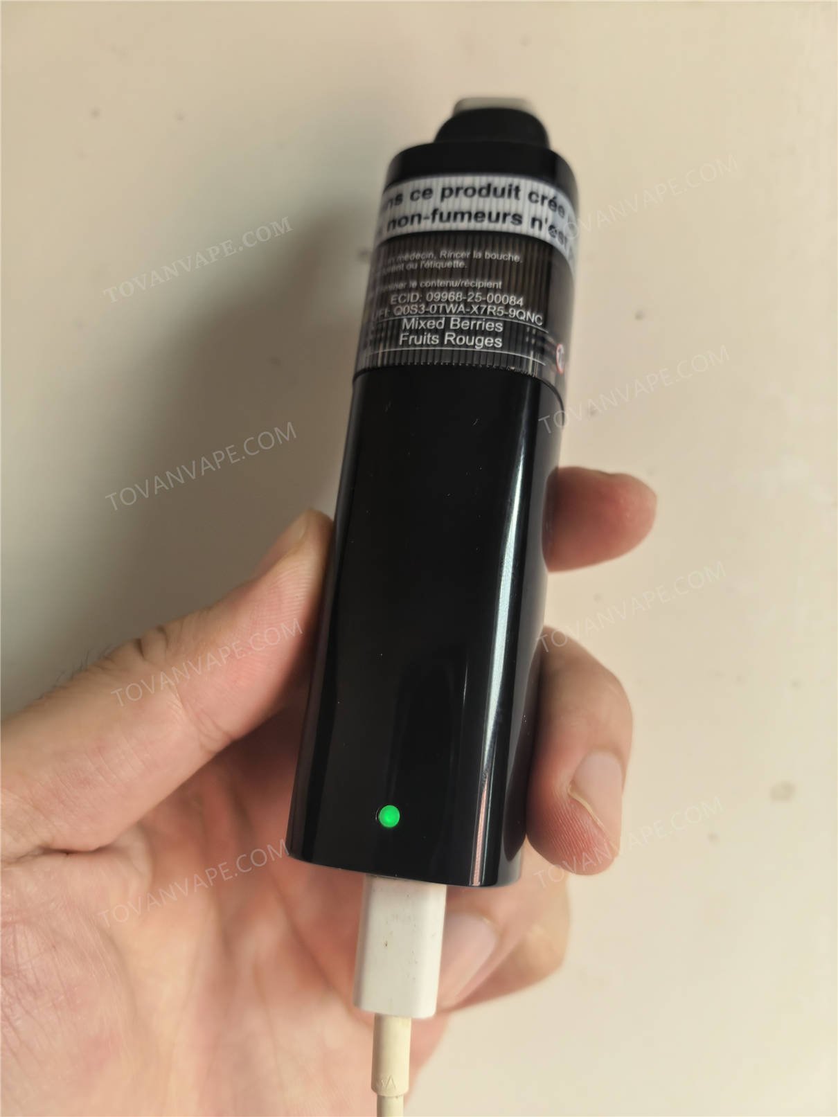 active led charging indicator light on the jnr fox 10k while plugged in