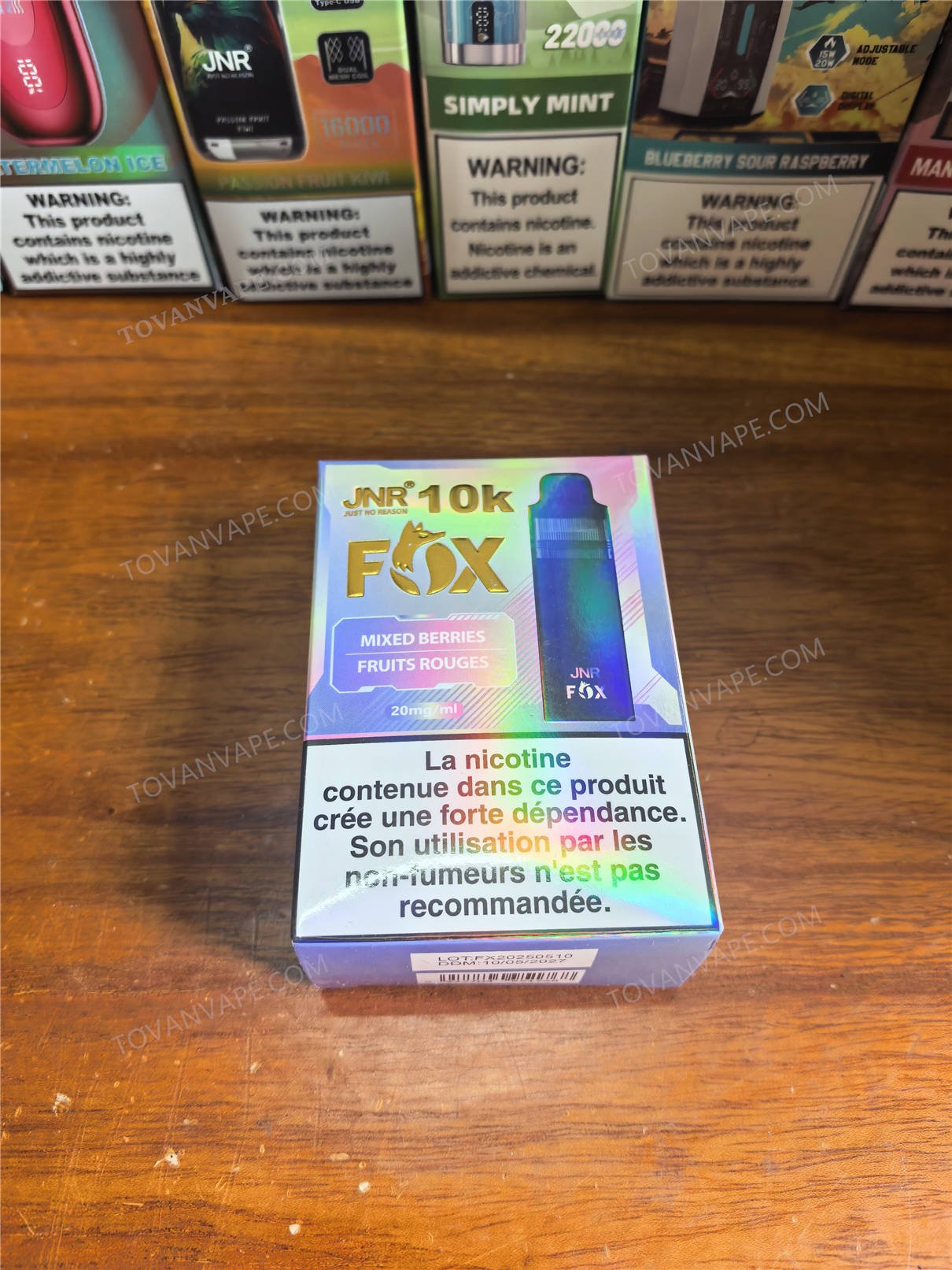 front view of the jnr fox 10k vape packaging box