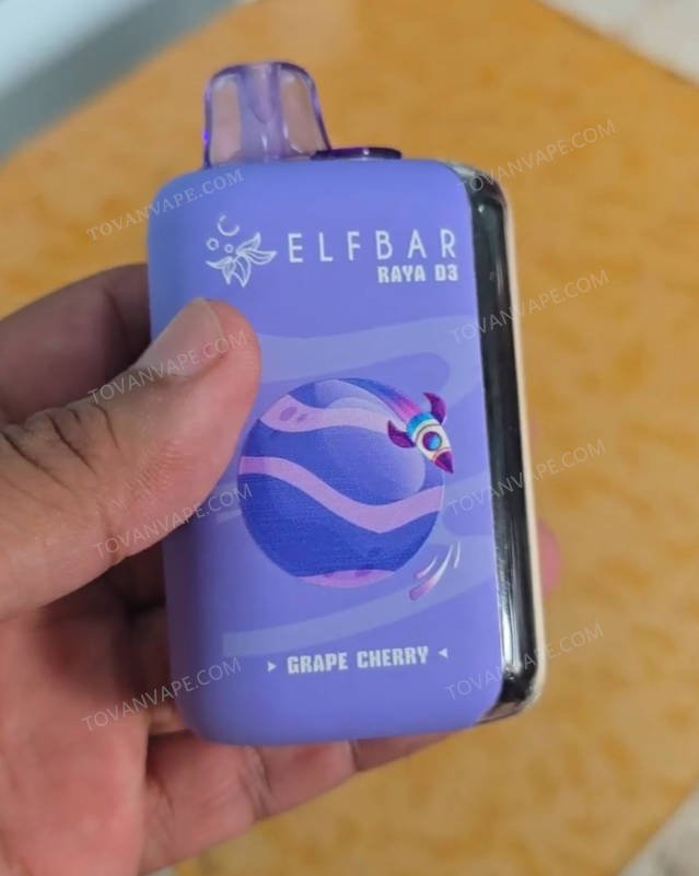 hand holding the elfbar raya d3 25000 vape hand holding the elfbar raya d3 25000 vape