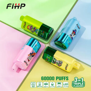 quatre cigarettes électroniques fihp 60000 3in1 colorées, présentant différentes saveurs, posées sur un bureau